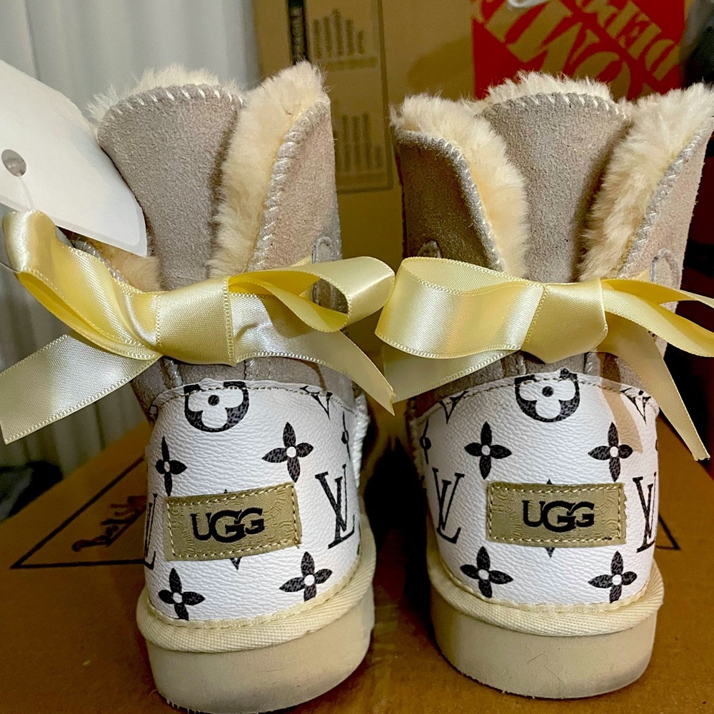 Louis Vuitton UGGS. Limited edition. Good condition/USED. Review all pics.thanks